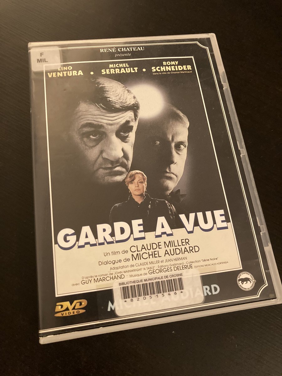 MaximeHurtaux's tweet photo. #cinéma 🎬 En fin d’année, les regrettés Lino Ventura, Romy Schneider, Michel Serrault et Guy Marchand se retrouvent au commissariat. Souvenir d’un monument du cinéma français, film inoubliable que l’on étudiait encore au CLCF, Quai de L’Oise, à la fin des années 90. Petit fil… https://t.co/o4nvjEIt8Y
