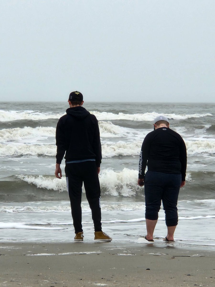 lillipaads's tweet photo. we went to the ocean https://t.co/L2PTDyWmO4