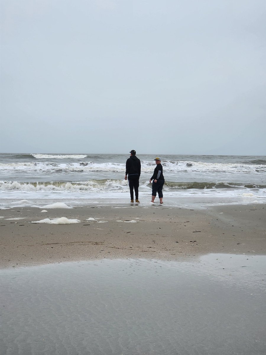 lillipaads's tweet photo. we went to the ocean https://t.co/L2PTDyWmO4