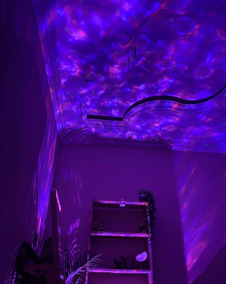 TAMY_204's tweet photo. It’s a starry night in my room 💟 https://t.co/e2rQhsmoEg