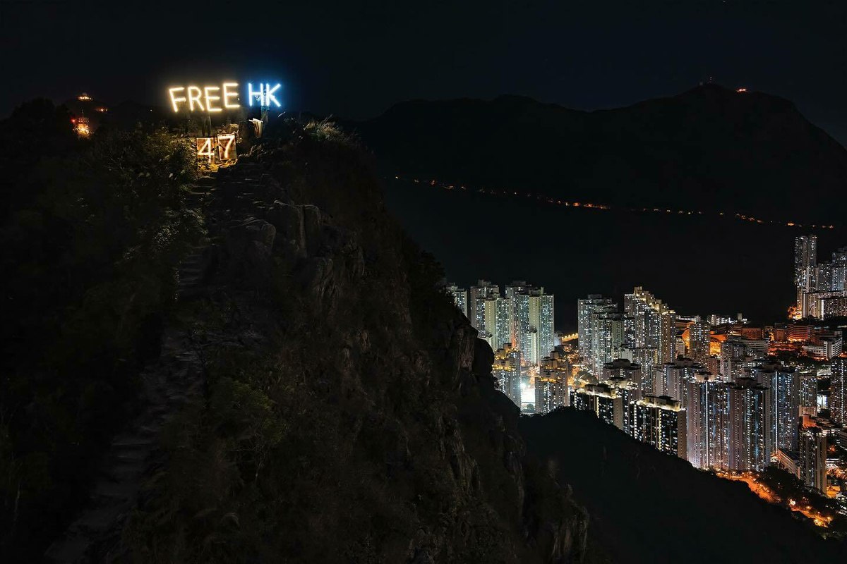 On Christmas Eve, #HongKongers climbed #LionRock & lit a sign reading #FreeHK47 & #FreeJimmyLai, shining out over the city. As the regime becomes ever more repressive, acts like these are among the few when HKers express their true views, & even these have become more dangerous.