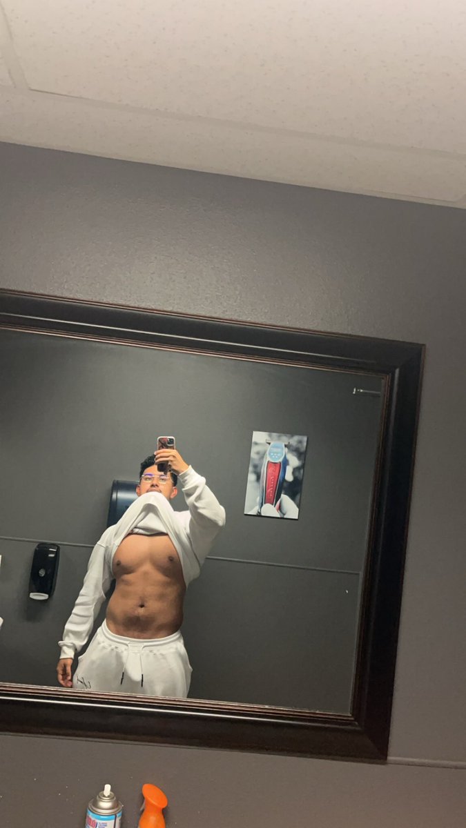 9roj9's tweet photo. This recomp is insane 🫣
220 w abs coming soon
#fyp #bodybuilding #arms #abs #fit #fitness #gym #WorkinHard #viral https://t.co/UPVwk62RXs