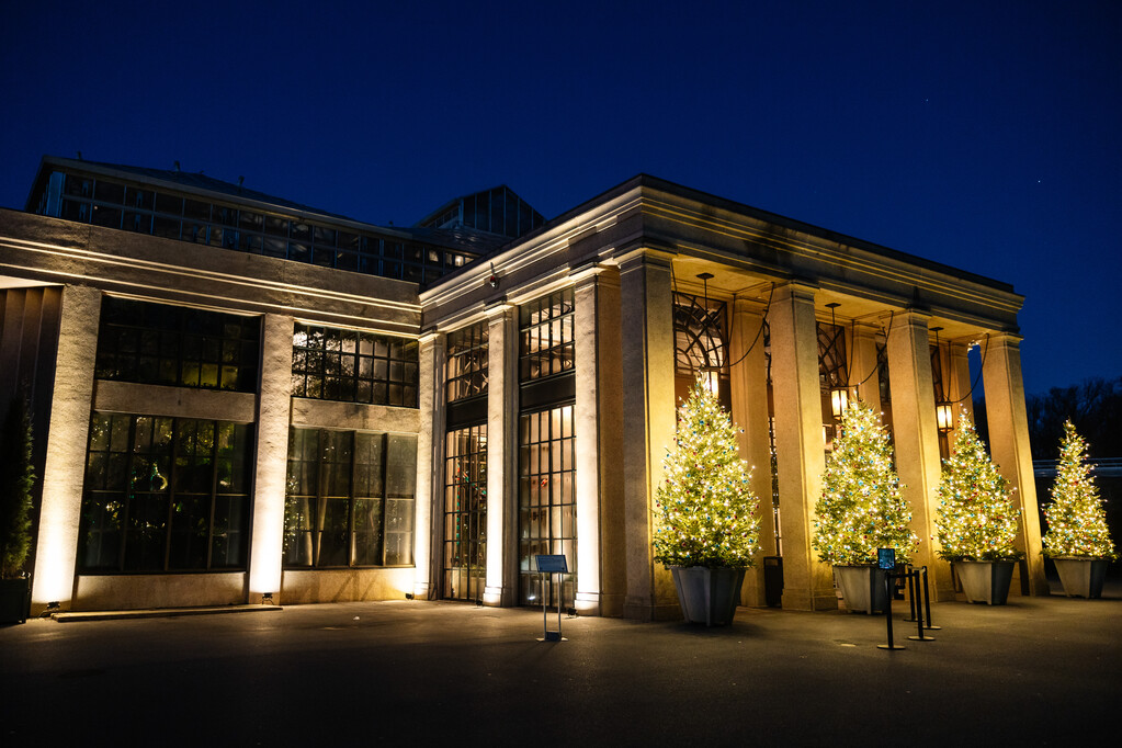 longwoodgardens's tweet photo. Only 364 days until next Christmas! It’s as merry and bright as ever around here. https://t.co/fAS4i49paJ
