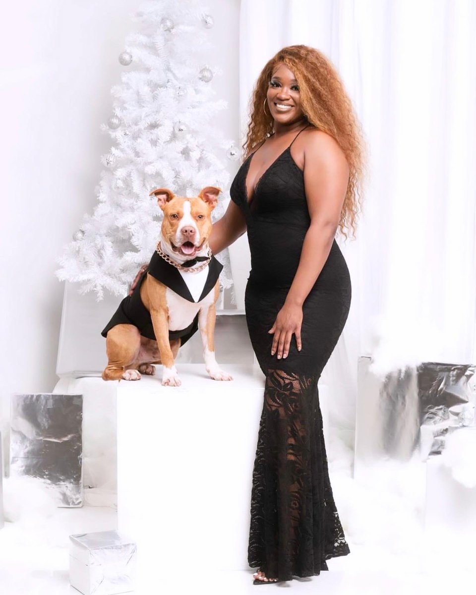 tweet_davis's tweet image. Happy Pawlidays from Duke and Mommy 🐾 🖤🫀
#dogphotography #pawlidays