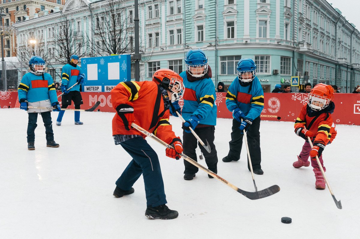 Emory's Youth Sports Medicine Program is your go-to for championing young athletes' health and recovery! 🏥🏆 Winter sports are in season and Emory Sports Medicine is ready to keep your child healthy and happy! ❄️🏒 Choose excellence. 🌈👟 #YouthSports #SportsMedicine #Emory🌐
