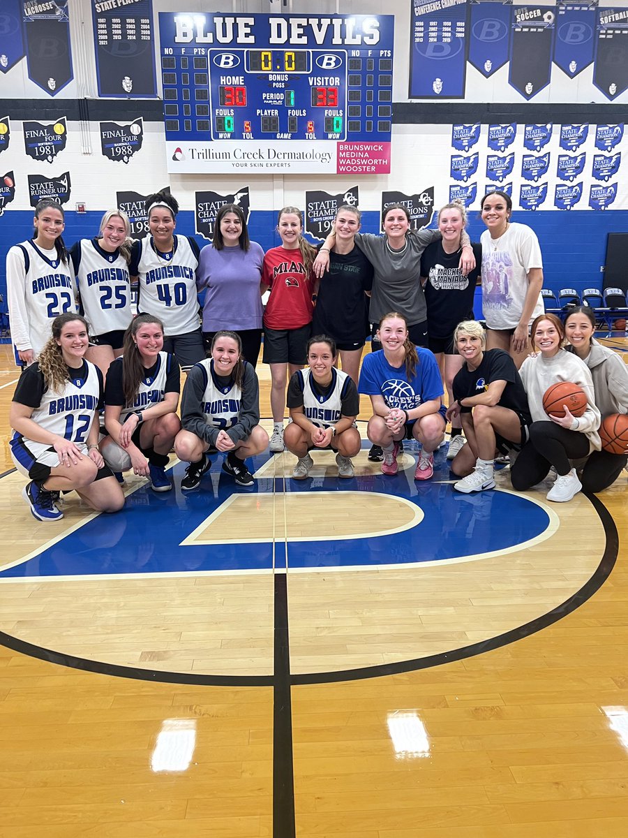 bwickgbb's tweet photo. Fun having alumni back in the gym together, some really great players but even better people! Thanks to all of those that could make it! https://t.co/XfjBUtxBKi