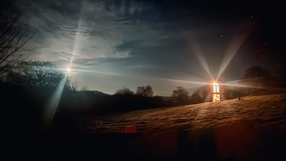 The other night I popped to the cottage to light the wood burner before guests arrived
When I left and closed the gate it was such a magical scene,I took a snap on my phone
I think it captured the peace well! 
If you fancy a break in beautiful Powys,Wales:
wildmeadow.co/the-cottage