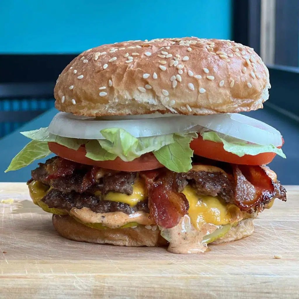 Mike_Bundt's tweet image. If you’re a foodie living around Buffalo, I highly recommend checking out Cluck Cluck Moo Moo on Elmwood.

Very limited menu but their Smash Burgers and Chicken Sandwiches are incredible!