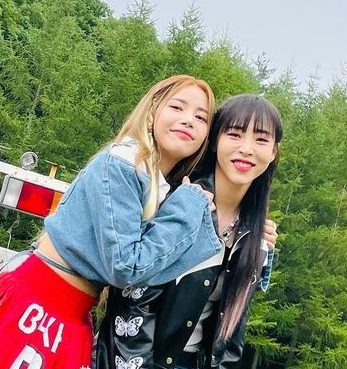 yourmoomoo's tweet photo. clingy yong isn't as rare anymore https://t.co/Uul94thZv8