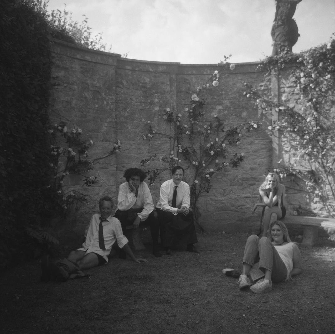 oneperfectscene's tweet photo. behind the scenes of ‘saltburn’ photographed by jacob elordi https://t.co/tpYrMjygC8