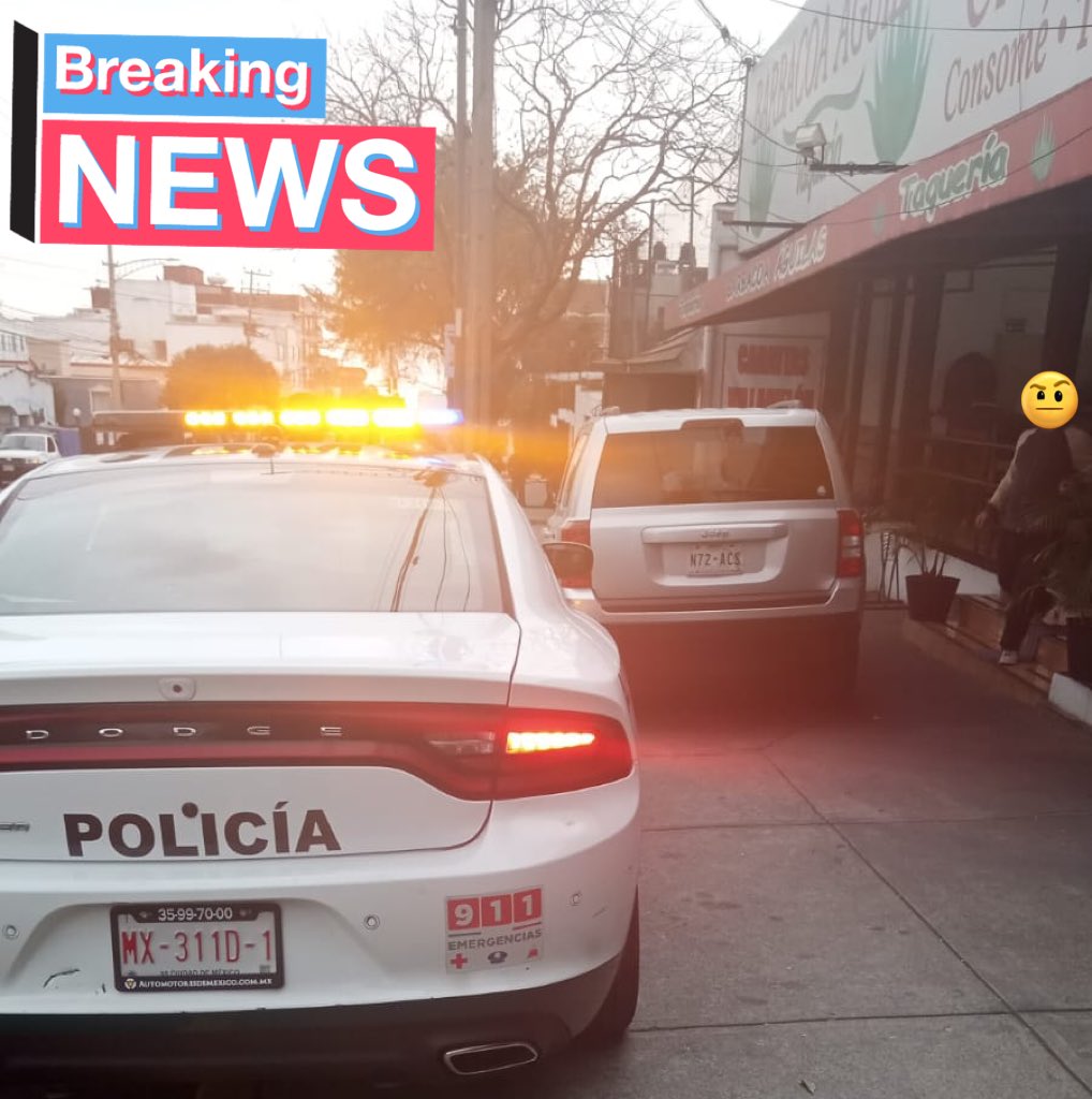EnlaceTAguilas's tweet photo. Seguimos deseando #FelizNavidad y #FelizMartes a todos MENOS a estos comensales #pasadosdelanza que quieren su barbacha ya no digamos a la puerta sino a la “mesa” del restaurante, valiéndoles gorro obstruir la banqueta
Gracias @SSC_CDMX por apoyo #SectorAlpes @PORLASAGUILAS https://t.co/gutbGazvwI