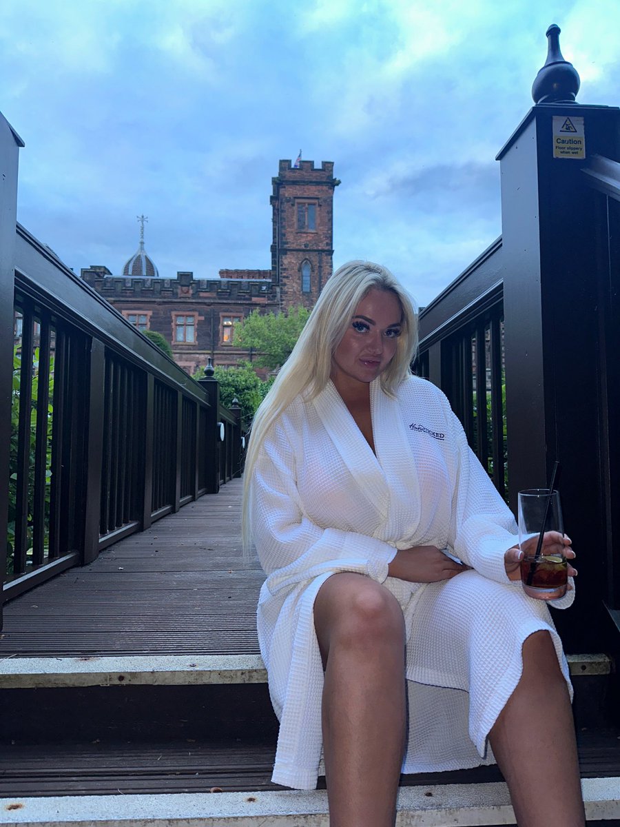 Lana Wolf tweet media