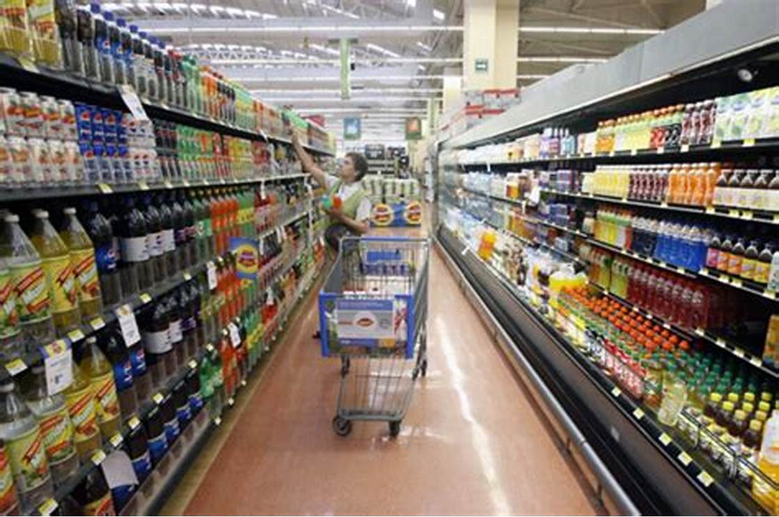 LaLetraChicaOk's tweet photo. “Precios diferenciados”: ¿Cómo es el acuerdo del Gobierno con los supermercados?
📌https://t.co/h7kQhRFVyt
#Acuerdo 
#Supermercados https://t.co/BgwpKzqtmV