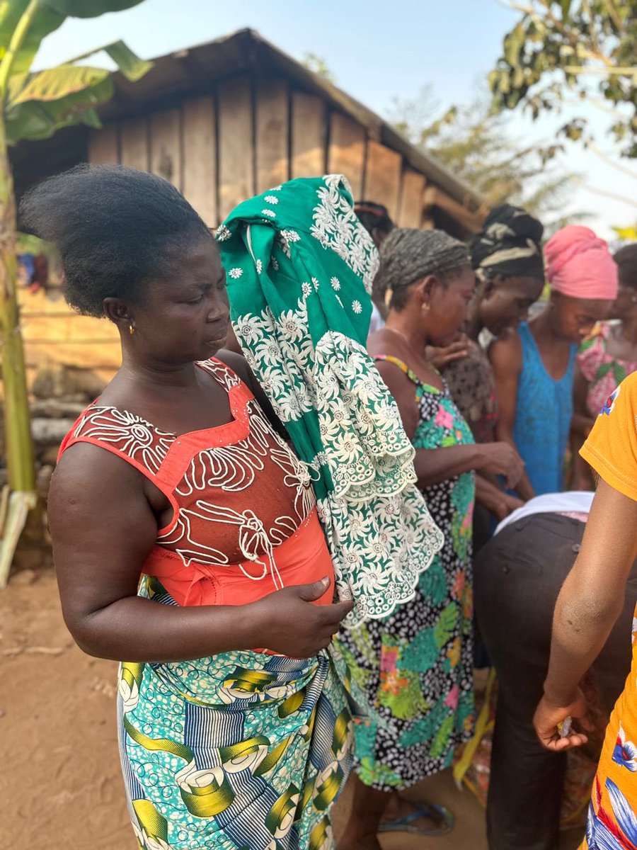 agnes_ato's tweet photo. Look at the beautiful smiles on their faces as we share the clothes to them✨🤩. 

This is what we stand for💙!

#TGCTouchingLives’23
#LetLoveLead
#3y3OdoNkoaaaaaaaaa https://t.co/HQZPqceQny