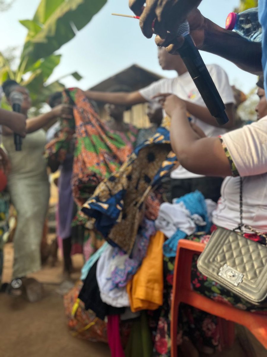 agnes_ato's tweet photo. Look at the beautiful smiles on their faces as we share the clothes to them✨🤩. 

This is what we stand for💙!

#TGCTouchingLives’23
#LetLoveLead
#3y3OdoNkoaaaaaaaaa https://t.co/HQZPqceQny