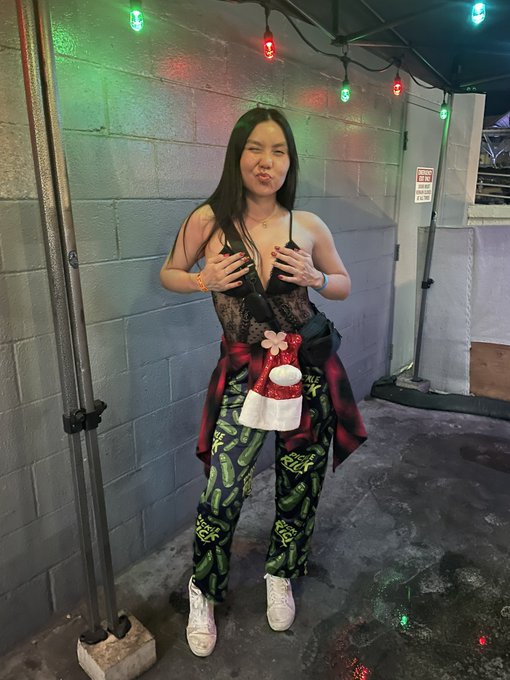 It was a jolly Christmas weekend for sure 😊 Now time to ring in the new year 🥰🥳🎉 https://t.co/KIoEEC