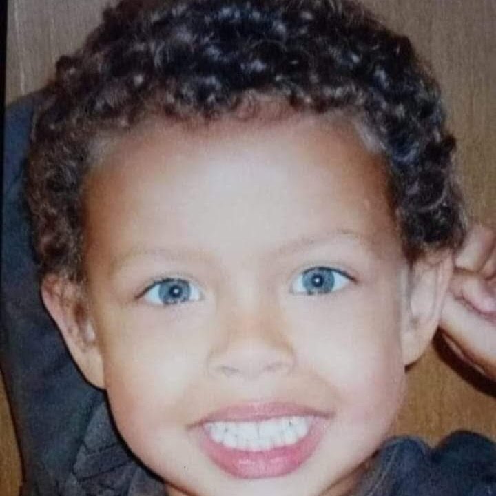 traceyjustice21's tweet photo. Happy heavenly Christmas, Noah darling 💖 💙
Please keep wrapping your arms tightly around your beautiful mummy 💙🥰💙 https://t.co/oGP2HLtW06