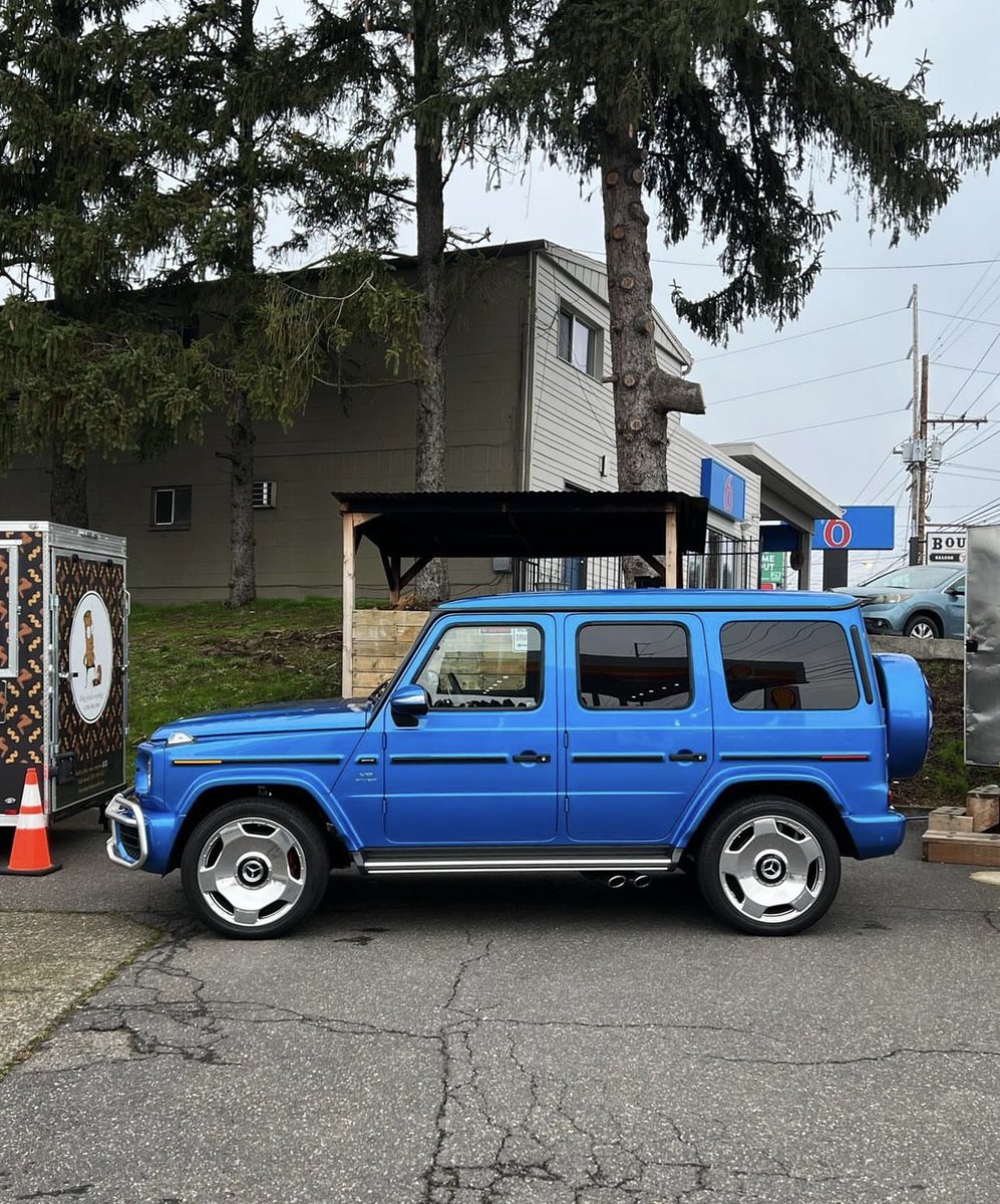 South Seas Blue on Monoblocks