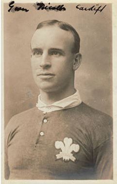 Bywgraffiadur's tweet image. Agorwyd clwydi coffa Erith Gwyn Nicholls ym Mharc yr Arfau. #Caerdydd #arydyddhwn 1949 buff.ly/3uOH1Ay Ef oedd Capten tim rygbu #Cymru pan drechwyd y Crysau Duon ym 1905 #yagym #HanesCymru #Cymru @WelshRugbyUnion