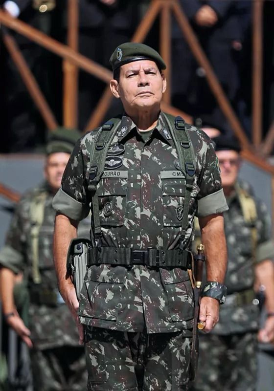LeonardoRagram's tweet photo. HAMILTON MOURÃO 

O maior Traidor da Maçonaria e da Pátria Brasileira. 
Corrompeu mais de 6 mil oficiais Maçons das forças armadas. 

A hipocrisia de um falso Maçon !!!

Quando a 2 dias do término do Governo, o então Capitão da Reserva Jair Messias BOLSONARO, chamou Mourão e https://t.co/YAS0hHG4hK