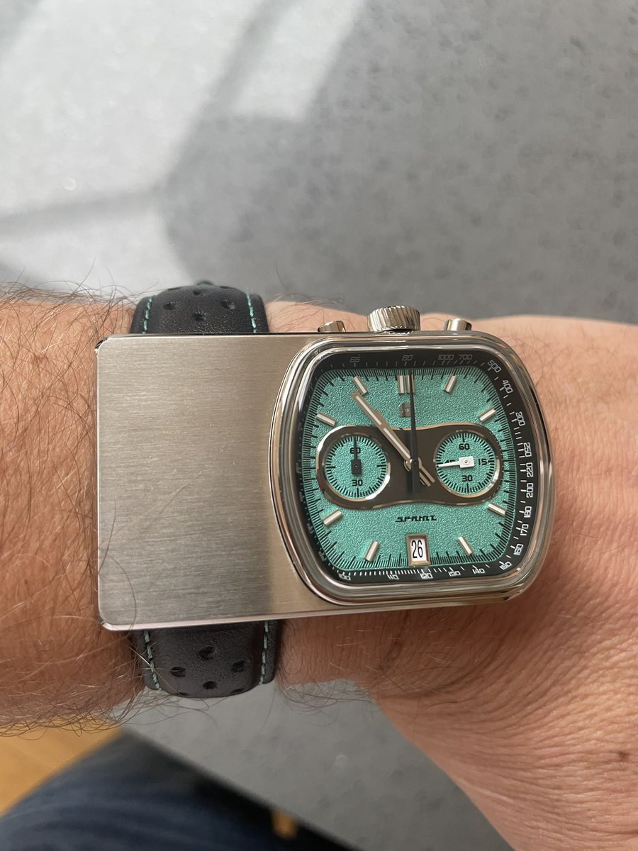 CarlJTaylor23's tweet photo. Probably not to most people’s tastes, but my wife bought me a new @StratonWC for Christmas. Had my eye on it for a while. The ‘cuff-buster’ based on a 1970s design. #newwatch #straton https://t.co/mdTAh2BJMH