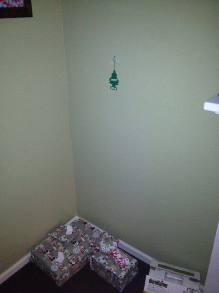 BigLayky's tweet photo. time to take down the tree 🎄 https://t.co/atWSSb4cN0