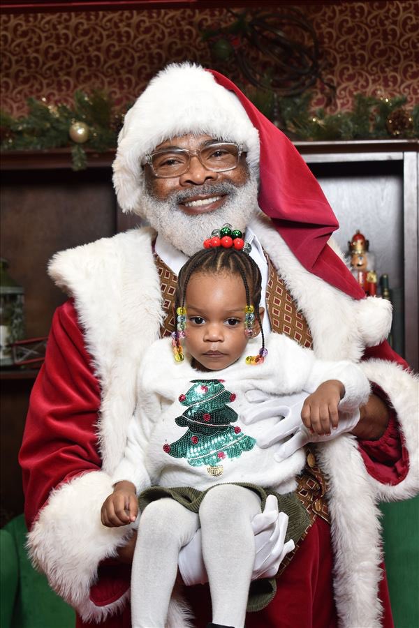 _outterThoughts's tweet photo. The smile AFTER the pictures is how I know she be playing in my face!!! 
Mean self 🙄🎅🏾🎄 https://t.co/EiOuRYgnLr