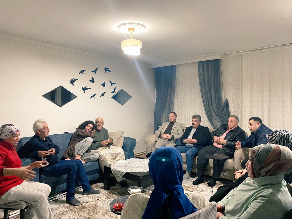 Yönetim kurulu üyelerimizden Sn:  <a href="/HuluzMehmet/">Mehmet Huluz</a>  Sn: <a href="/KaderAk33315647/">Kader Akan</a>  'a gecirmiş oldukları talihsiz kazalardan ötürü ilçe Başkanımız Sn: <a href="/M_simsek13/">Mustafa Şimşek</a> ve yönetim kurulu üyelerimiz  geçmiş olsun ziyaretinde bulundular
<a href="/Ahmet_Davutoglu/">Ahmet Davutoğlu</a> <a href="/OmerrUnal/">Ömer ÜNAL</a> @gelecekankara06 <a href="/HakanTokach/">Hakan TOKAÇ</a>