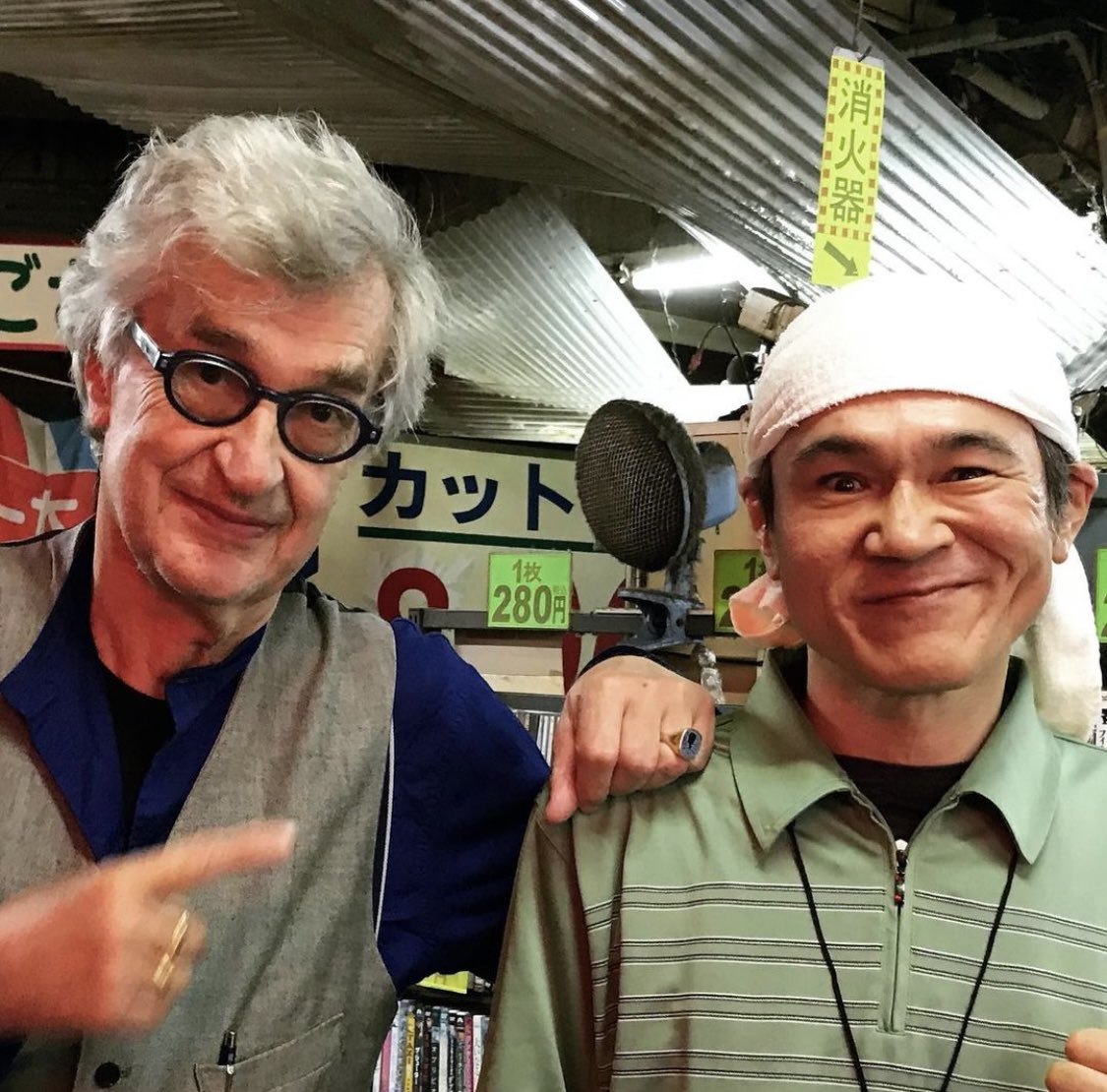 A9Nkx's tweet photo. 🟦芸能情報🟦
甲本雅裕

奇跡か

隣にいるのヴィム・ヴェンダース‼️

実は先日観に行った映画

PERFECT DAYS僕もちょこっと出てます笑 https://t.co/ulbcC7c4wZ