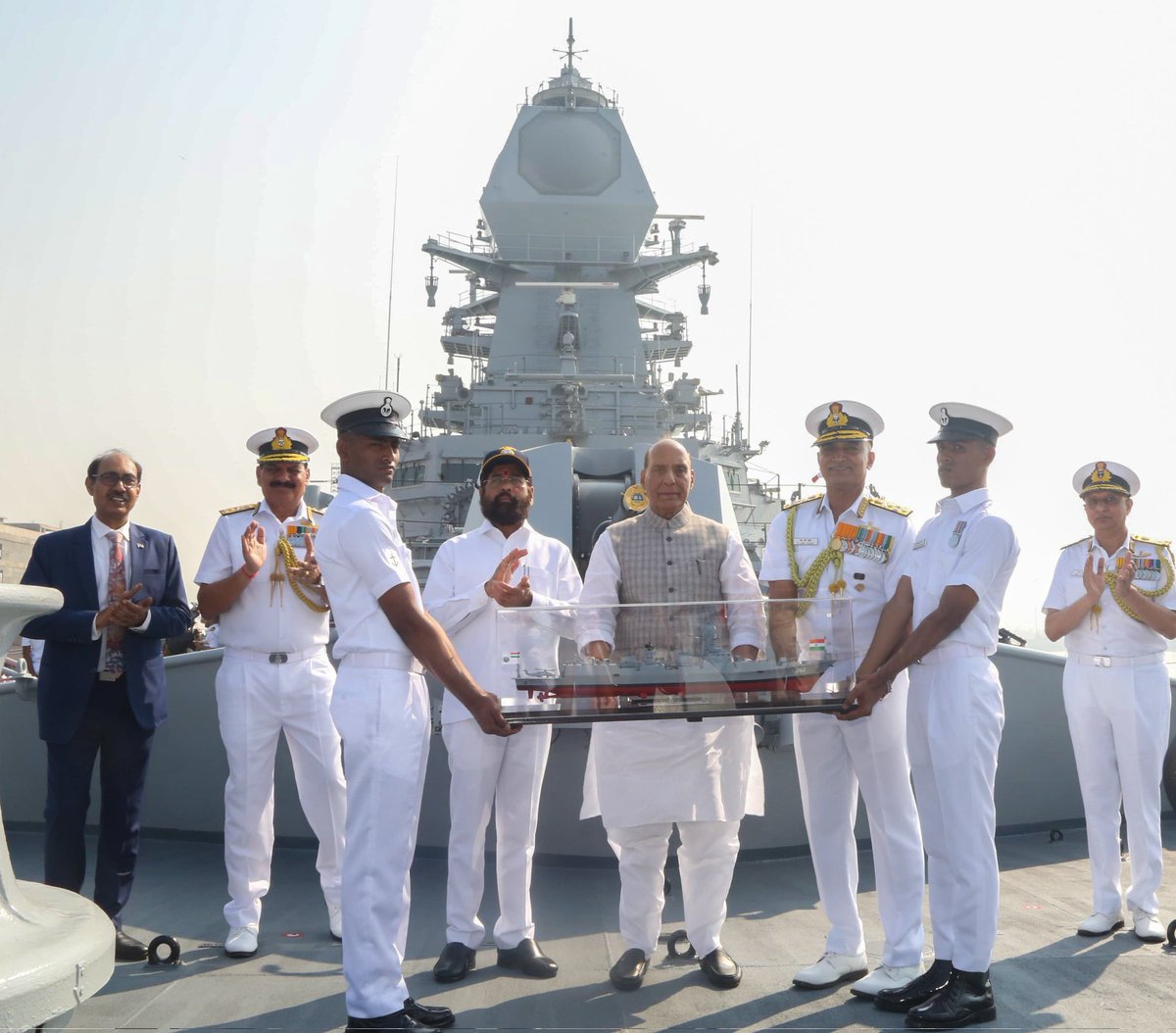 WarshipCam's tweet image. Indian Navy Visakhapatnam-class (or P-15B) guided missile destroyer INS Imphal (D68) commissioned today in Mumbai - December 26, 2023 #insimphal #d68

SRC: TW-@indiannavy / others