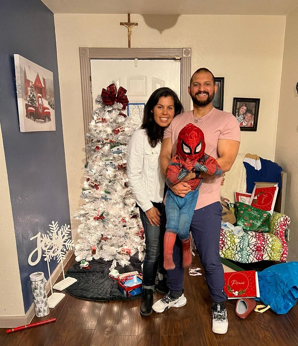 elcastidelsur's tweet photo. Feliz navidad 🎅 
🕸
#familia https://t.co/6qgg9VNZ0k