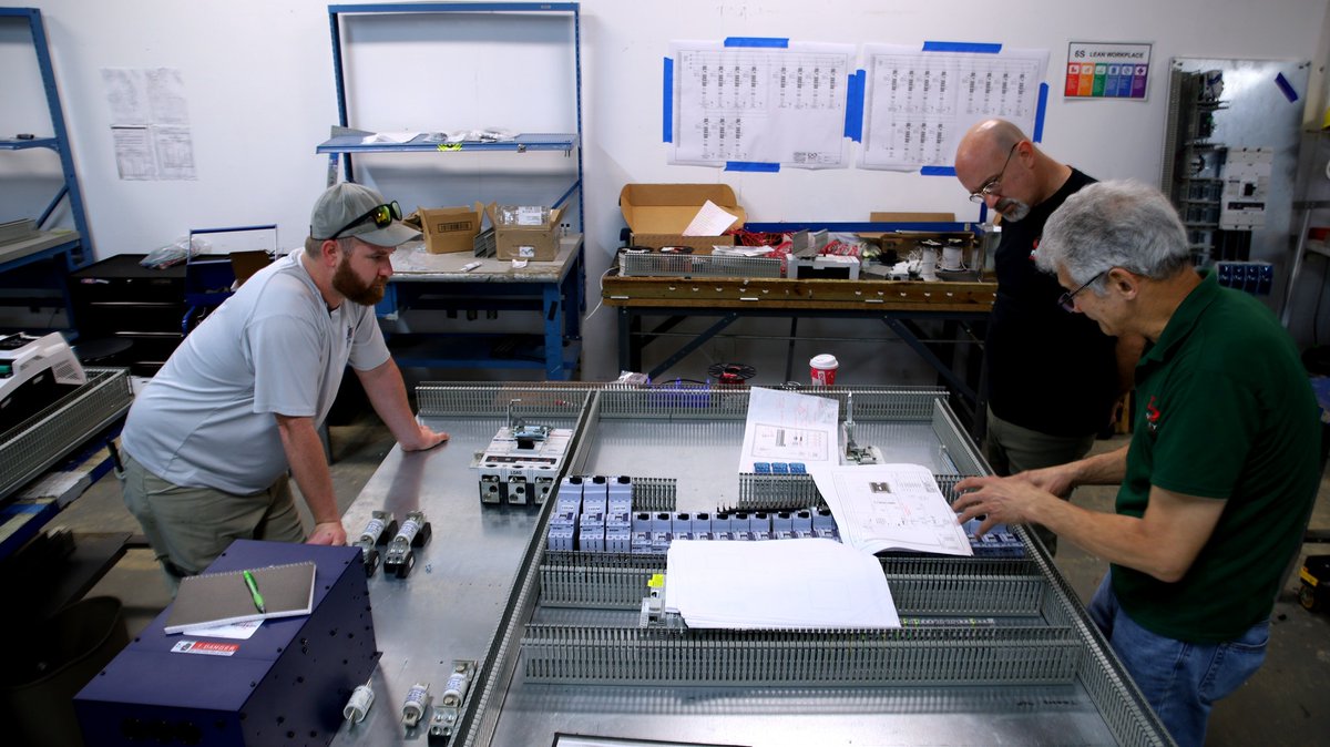 InfinityPanels's tweet image. A meeting of the minds - our panel techs planning before the new build begins! 
.
.
.
.
#controls #controlsystem #systemintegration #automation #industrialautomation #automatedsystems #allenbradley #siemens #engineering #programming #autocad #eplan #scada #ignition #ul #ul508a
