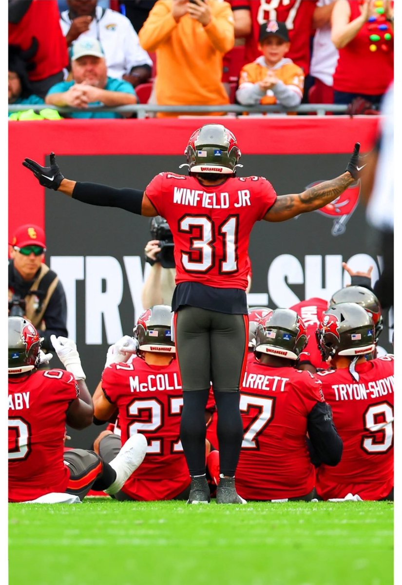 Antoine Winfield Jr stats through Week 16:

110 tackles (T-24th)
5 sacks (T-73rd)
5 forced fumbles (T-2nd)
4 fumbles recovered (1st)
3 interceptions (T-20th)
12 passes defended (T-13th)

Why is nobody talking about this man? He does it all at the safety position #GoBucs