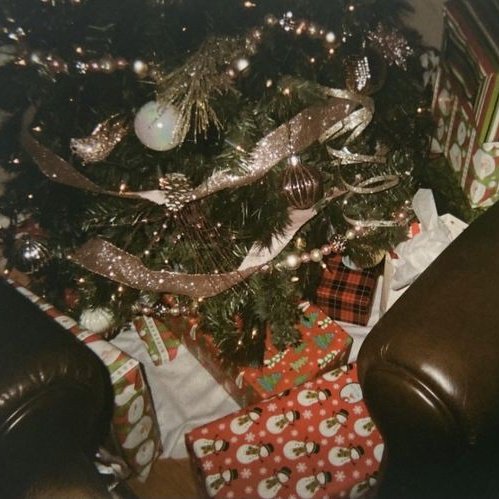 B0yondinary's tweet photo. / 🎄🎇
 
with you , shawty with you under the mistletoe https://t.co/2foayFLFlH