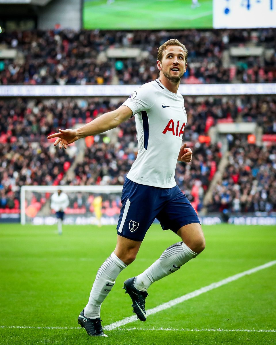 brfootball's tweet photo. Seven players have scored Premier League hat tricks on Boxing Day:

🎩 2000—Kevin Phillips (Sunderland)
🎩 2000—Thierry Henry (Arsenal)
🎩 2001—Robbie Fowler (Leeds)
🎩 2011—Dimitar Berbatov (Man Utd)
🎩 2012—Gareth Bale (Spurs)
🎩 2017—Harry Kane (Spurs)
🎩 𝟐𝟎𝟐𝟑—𝐂𝐡𝐫𝐢𝐬 𝐖𝐨𝐨𝐝 (𝐍𝐨𝐭𝐭𝐢𝐧𝐠𝐡𝐚𝐦 𝐅𝐨𝐫𝐞𝐬𝐭)