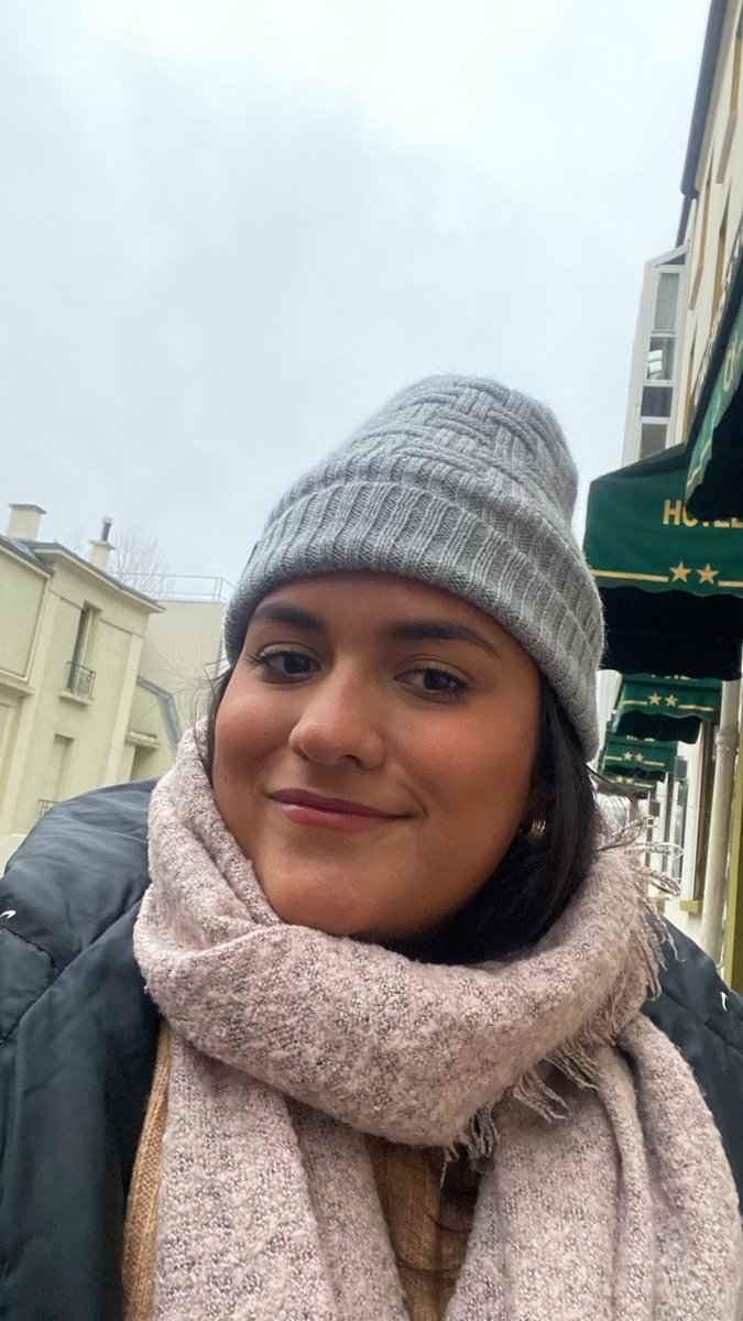 LauCabrales's tweet photo. La cuestión es de frío 🥶 https://t.co/ZqnBLM7n0D