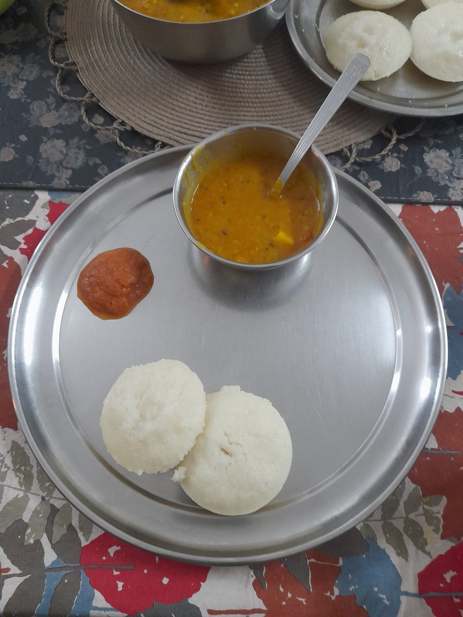 DeadpoolSA's tweet photo. Simple or saada food kahi ka bhi ho agar use kha ke aap ko sukoon aata hai to uski tareef banti hai 😋😋🙆
#Simplepeople
#Simplefood https://t.co/YWS4FmUaSc