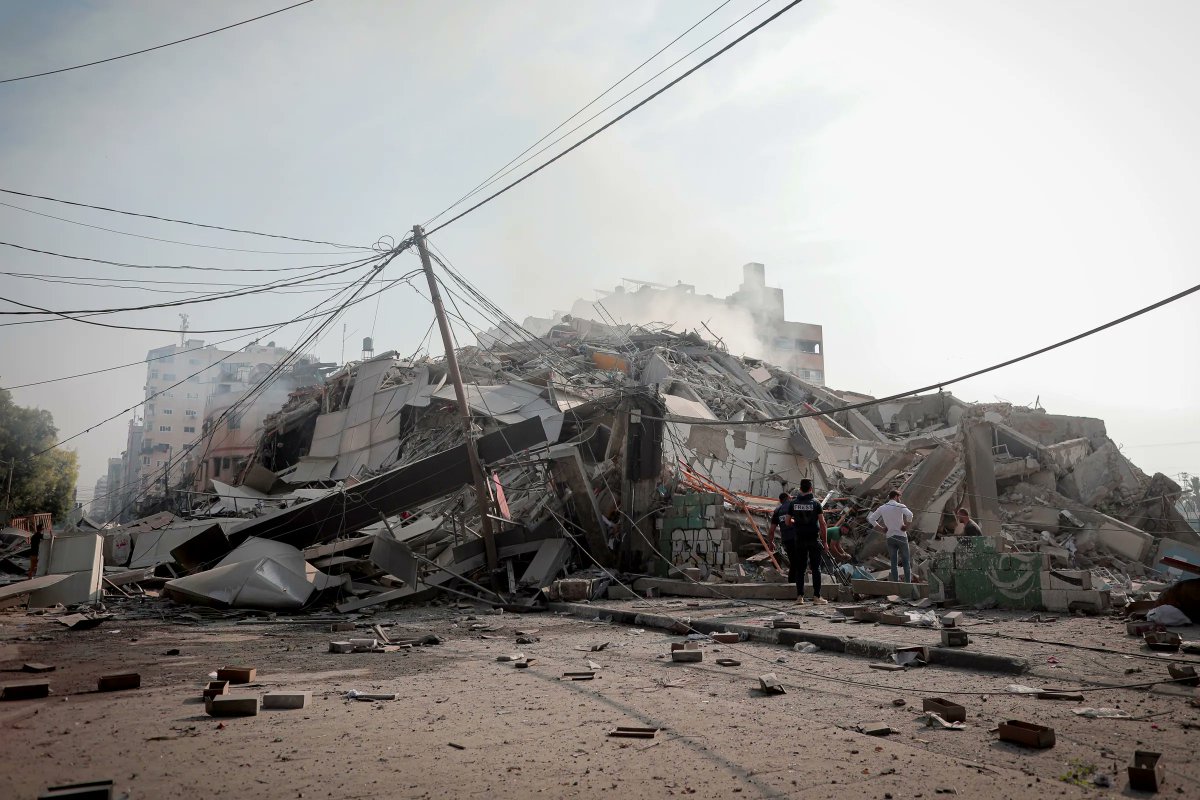 MarioNawfal's tweet photo. 🚨 BREAKING: TELECOM AND INTERNET DOWN IN GAZA

Two major Palestinian telecom companies reported a total disruption of telecommunications and internet services in Gaza.

Source: Al Arabiya