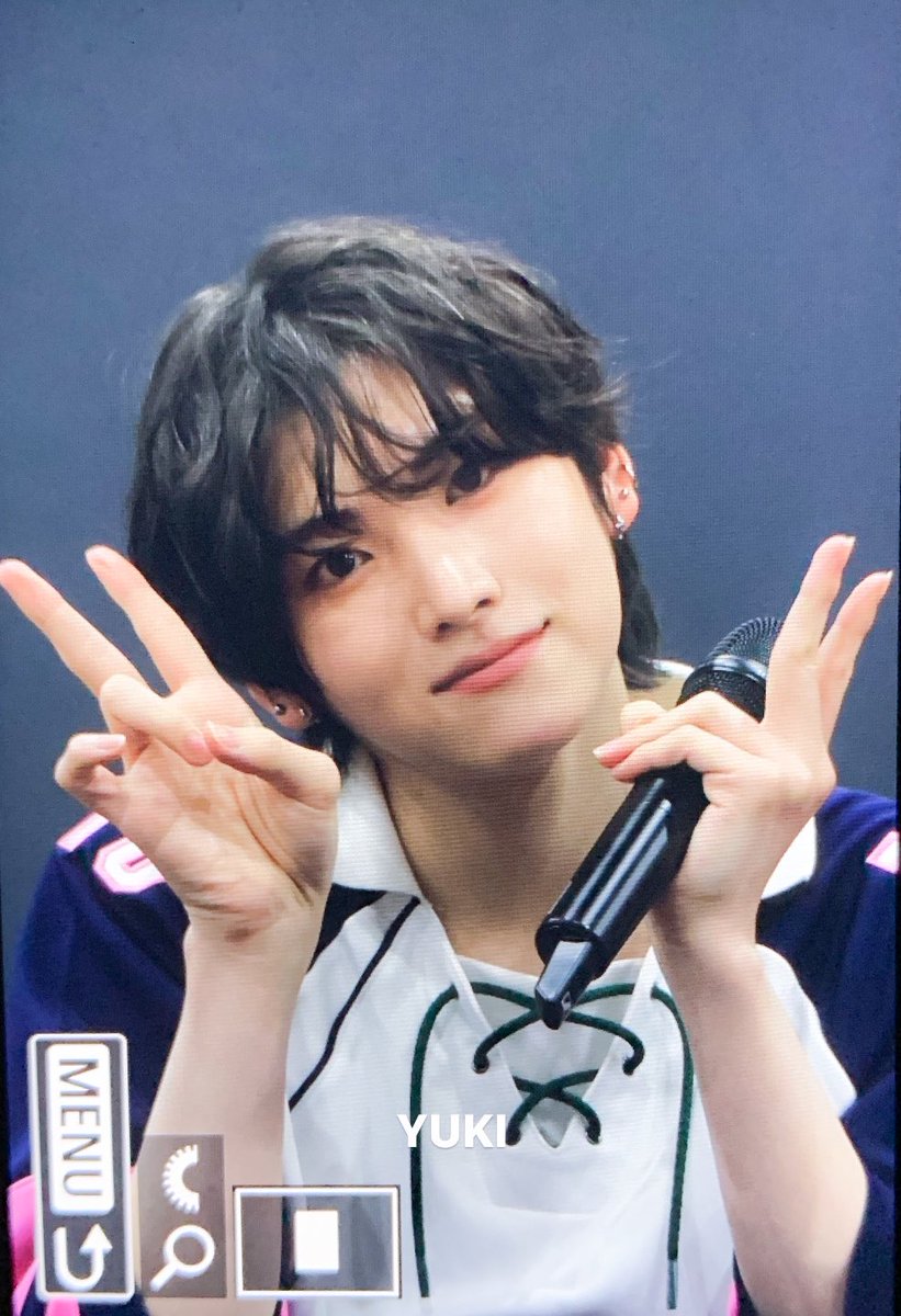 yuk10207's tweet photo. 231226 케이앤팝스 팬싸 

너 왜이렇게 귀여워어🥺 

#YUMA #유마 #ユウマ #andteam #앤팀 https://t.co/mGMIDcLpkU