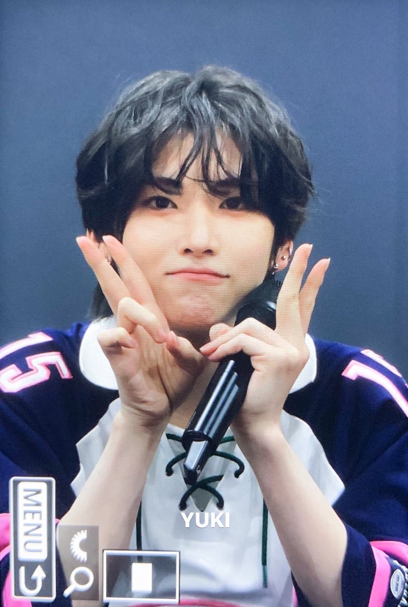 yuk10207's tweet photo. 231226 케이앤팝스 팬싸 

너 왜이렇게 귀여워어🥺 

#YUMA #유마 #ユウマ #andteam #앤팀 https://t.co/mGMIDcLpkU