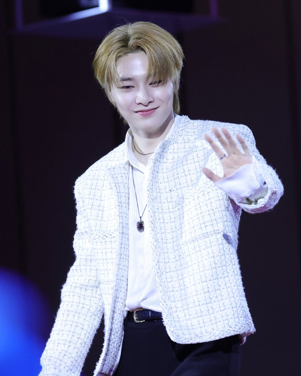 Berryto_IN's tweet photo. 【𝟐𝟑𝟏𝟐𝟐𝟓】 𝐒𝐁𝐒 가요대전
🎄🦊
#StrayKids  #I_N  #스트레이키즈  #아이엔 https://t.co/OHuGjqTeRJ