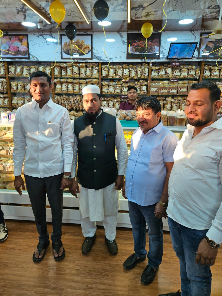 yogeshmulikbjp's tweet photo. लोहगाव येथे "सनराइज बेकरीचे" उद्घाटन...

लोहगाव येथे "सनराइज बेकरी"चे उद्घाटन माझ्या हस्ते करून त्यांना पुढील व्यावसायिक वाटचालीसाठी शुभेच्छा दिल्या.

#Yogeshmulik #Jagdishmulik #BJP #Bjppune #WadgaonSheri  #BJP4Maharashtra #Pune #bakery #openningceremony #openning #cake #newshop https://t.co/etbXk7wNjY