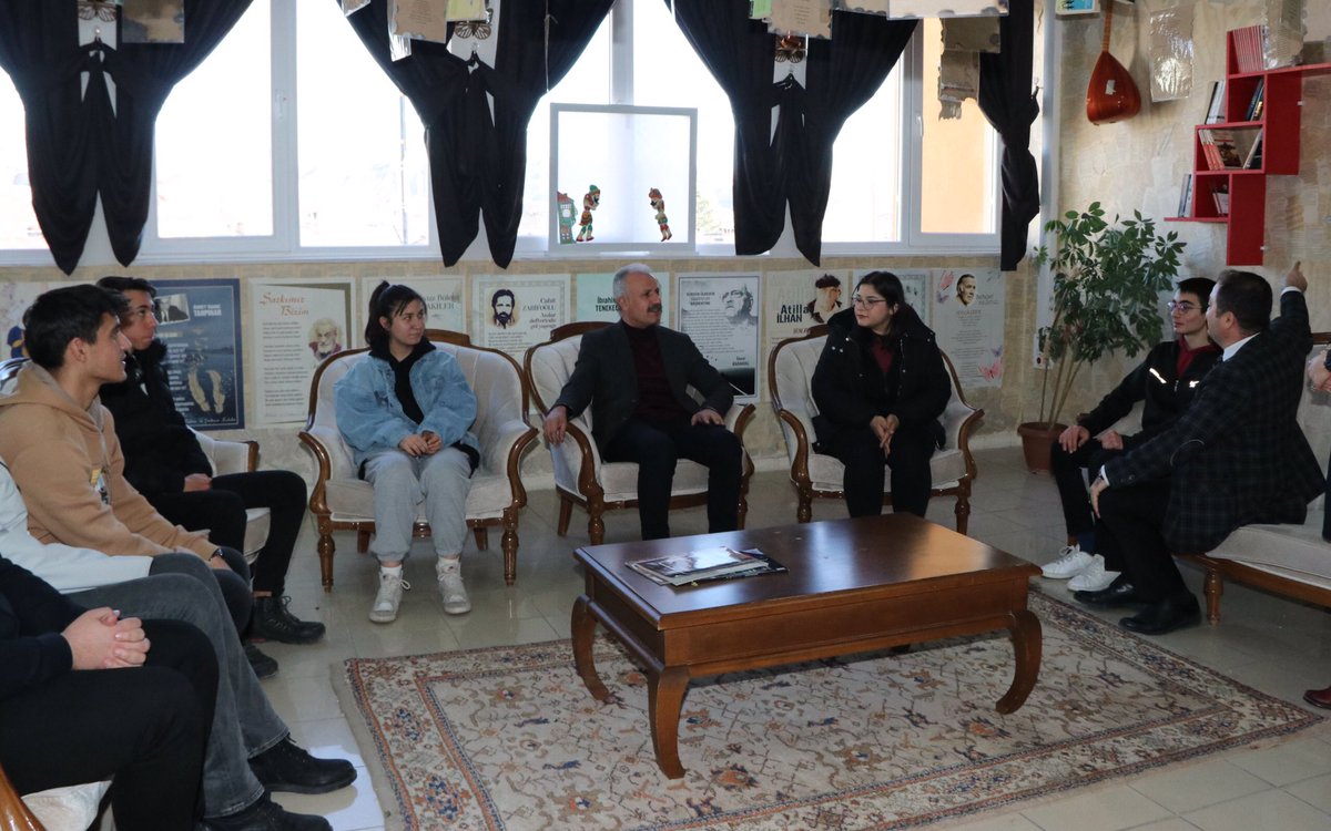 sivasmem's tweet photo. Millî Eğitim Müdürümüz Necati Yener, İzzettin Keykavus Anadolu Lisesinde öğretmen ve öğrenciler ile bir araya geldi. 
@tcmeb 
@Yusuf__Tekin 
@necatiyener_ https://t.co/j6WL51wlbY
