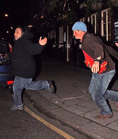 MeghansMole's tweet photo. I’m young enough to remember when Harry was stumbling out of nightclubs, drunk out of his mind trying to fight photographers 

Apparently he doesn’t want anyone to mention this 

It would be a shame if photos of him being drunk &amp; sloppy circulated https://t.co/AH8ibbRpMF