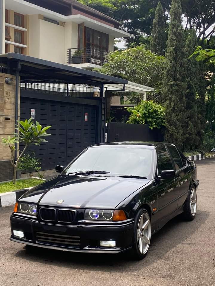 HoldenKlasik's tweet photo. BMW e36 318 M43 tahun 1998
• surat lengkap STNK BPKB FAKTUR
• plat D samsat kodya
• pajak kaleng panjang
• bodi mulus
• mesin sehat kering anti rewel
• AC dingin banget
• kaki nyaman
• service record ada

harga 47.500.000 nego
lokasi bandung 
wa 085930187514 https://t.co/gehChcUALZ