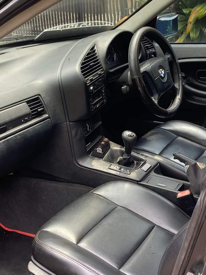 HoldenKlasik's tweet photo. BMW e36 318 M43 tahun 1998
• surat lengkap STNK BPKB FAKTUR
• plat D samsat kodya
• pajak kaleng panjang
• bodi mulus
• mesin sehat kering anti rewel
• AC dingin banget
• kaki nyaman
• service record ada

harga 47.500.000 nego
lokasi bandung 
wa 085930187514 https://t.co/gehChcUALZ
