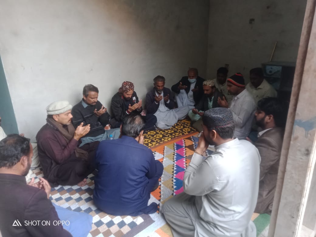 SHEHZORKHAN4's tweet photo. خیرپور: پاکستان مسلم لیگ نواز سندھ کے رہنماء سید شہزاد علی شاہ جیلانی نے خیرپور کے مختلف  دیہات میں تعزیت کی اور مرحومین کی مغفرت کی دعا کی۔
@shahzadsjillani @NawazSharifMNS @MaryamNSharif 
#teamshahzadshah 
#pmln_org https://t.co/92y1luIuF3