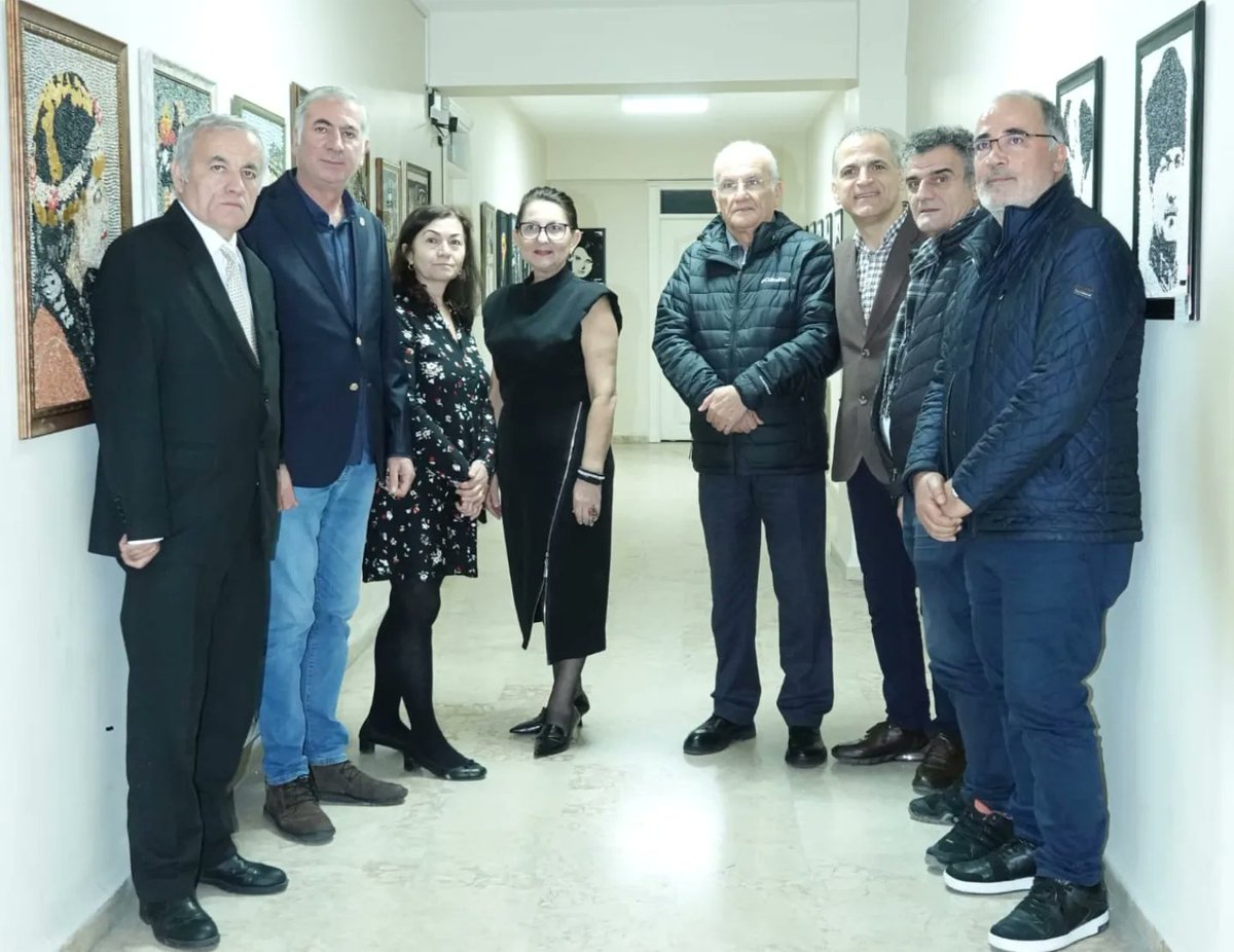 AkelVakfi's tweet photo. Öğrenciler yararına yapılan sergiye öncelikle emekleri ve  sanatı için Sn. Ayfer Yelken'e ve destek veren tüm sanatseverlere çok teşekkür ederiz. https://t.co/S3loeAiCKM