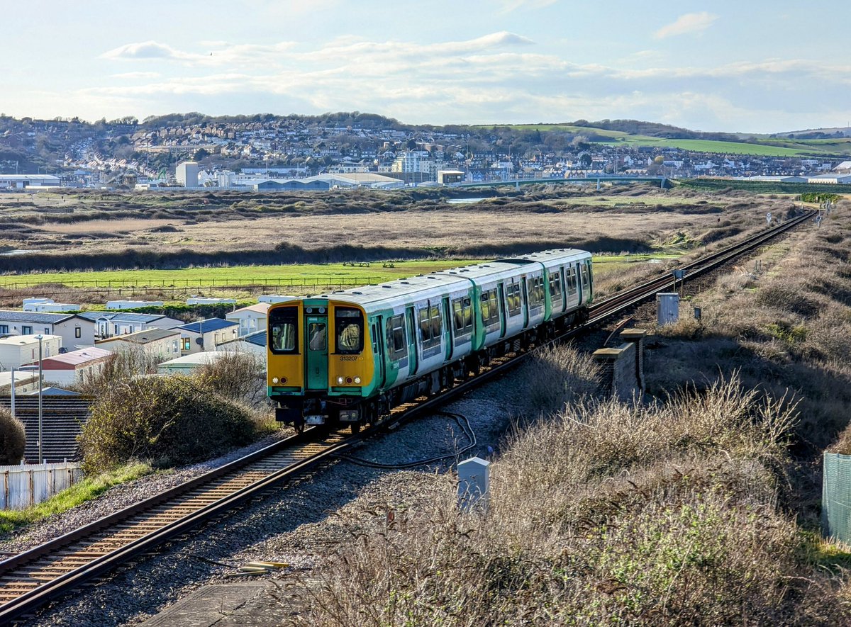 DownOnTheStour's tweet image. 2023 In Review: March 3⃣

This was the month of Line Ticking and 313 bashing. Loads of routes cleared on Northern, Southern &amp;amp; GWR Plus 55009 roared up the WCML! 😍

#DOTSyearinreview23 #Class313 #PEP #deltic #Class333 #GWR #class165 #RouteClearing