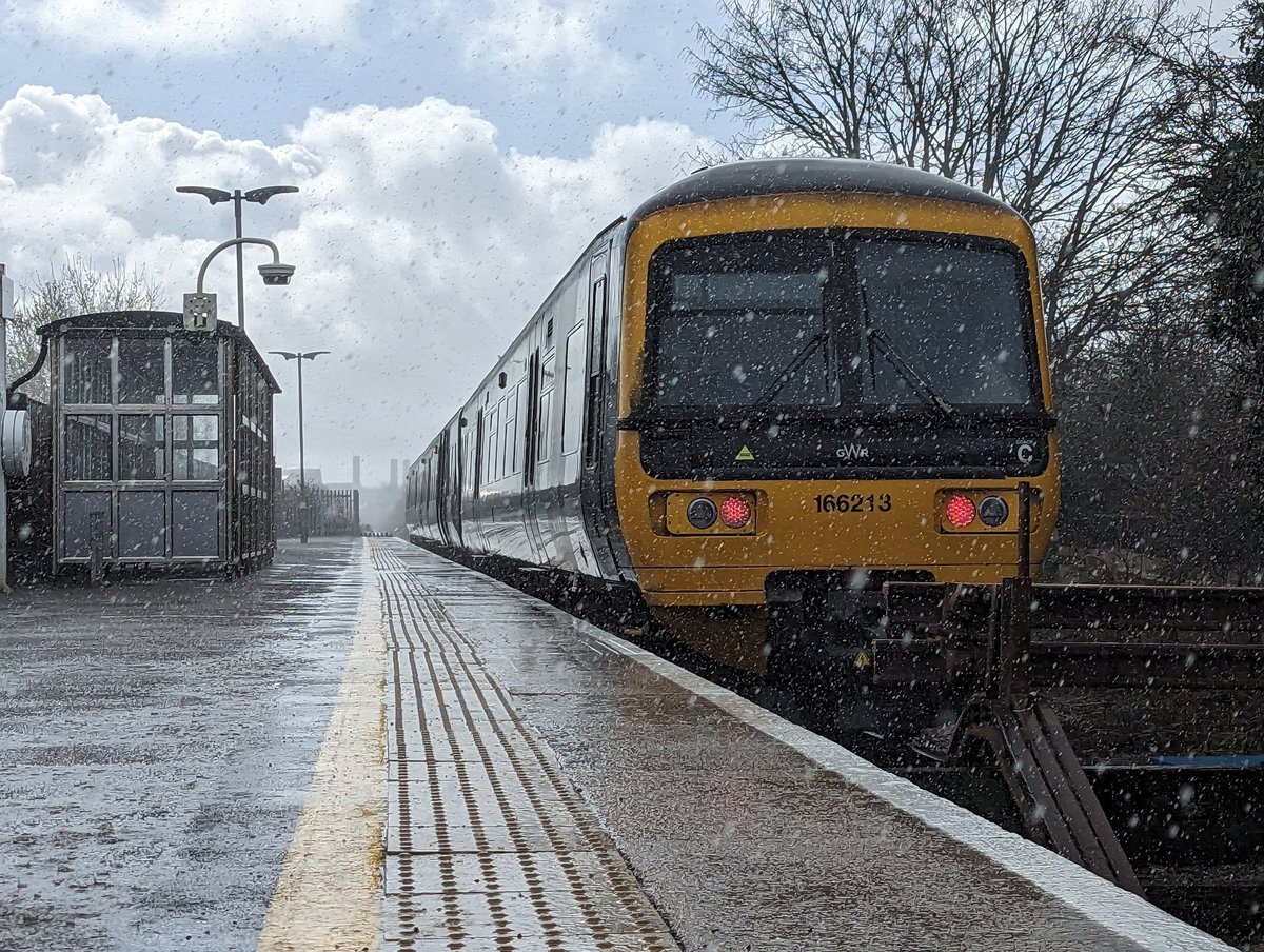 DownOnTheStour's tweet image. 2023 In Review: March 3⃣

This was the month of Line Ticking and 313 bashing. Loads of routes cleared on Northern, Southern &amp;amp; GWR Plus 55009 roared up the WCML! 😍

#DOTSyearinreview23 #Class313 #PEP #deltic #Class333 #GWR #class165 #RouteClearing
